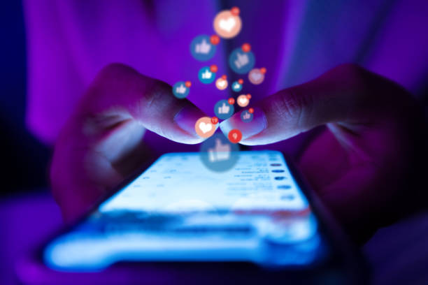 التصفح المستمر على السوشيال ميديا وتأثيره على المشاعر